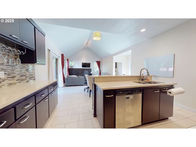 375 MIA Ln, Eugene, OR 97401