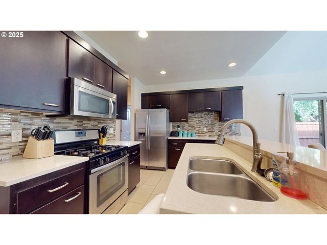 375 MIA Ln, Eugene, OR 97401