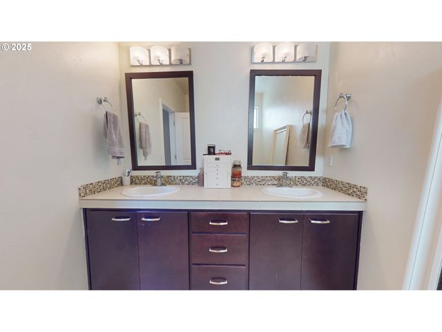 375 MIA Ln, Eugene, OR 97401