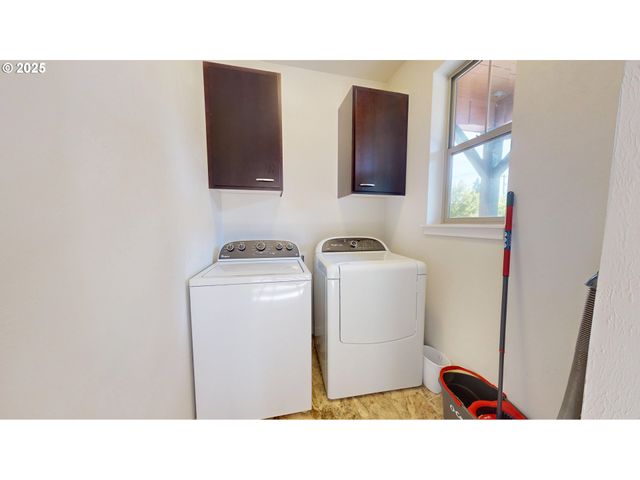 375 MIA Ln, Eugene, OR 97401