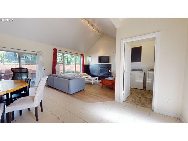 375 MIA Ln, Eugene, OR 97401