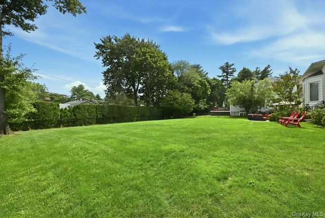 3 Maplewood Lane, East Hills, NY 11576