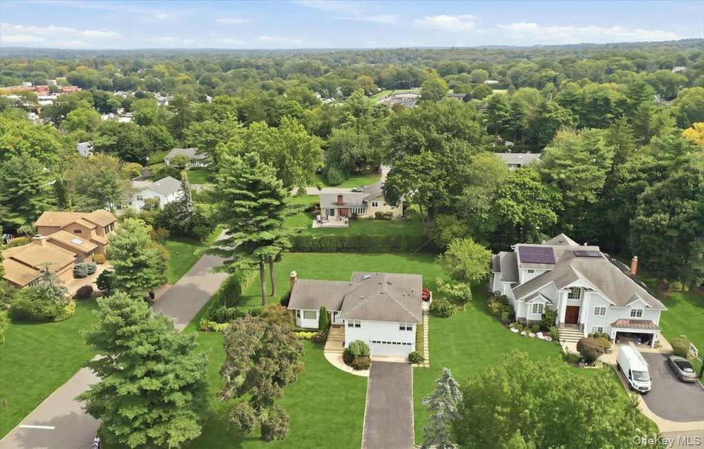 3 Maplewood Lane, East Hills, NY 11576 — exterior