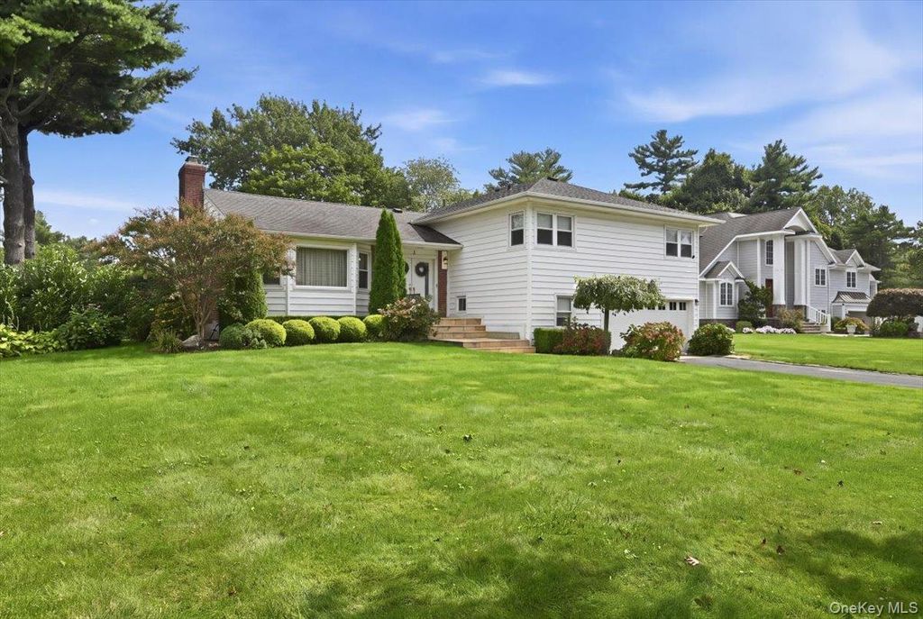 3 Maplewood Lane, East Hills, NY 11576 — photo 2