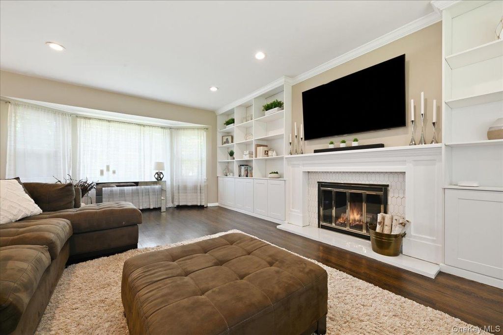 3 Maplewood Lane, East Hills, NY 11576 — photo 3