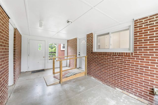 16 N Eastborough Rd, Salina, KS 67401