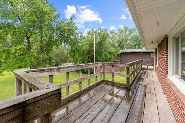 16 N Eastborough Rd, Salina, KS 67401