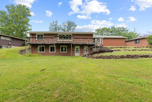 16 N Eastborough Rd, Salina, KS 67401