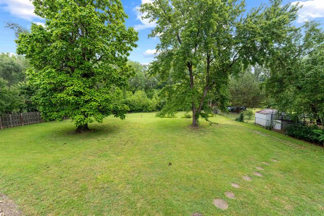 16 N Eastborough Rd, Salina, KS 67401