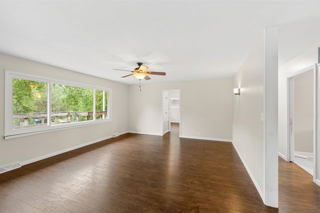 16 N Eastborough Rd, Salina, KS 67401