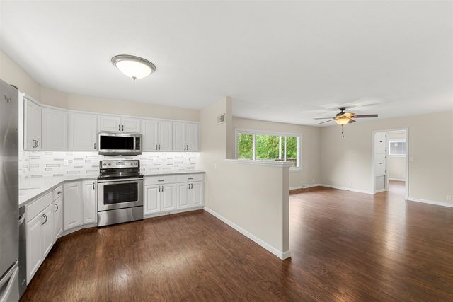 16 N Eastborough Rd, Salina, KS 67401