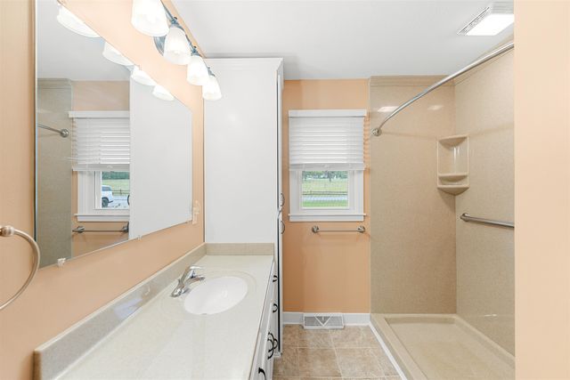 16 N Eastborough Rd, Salina, KS 67401