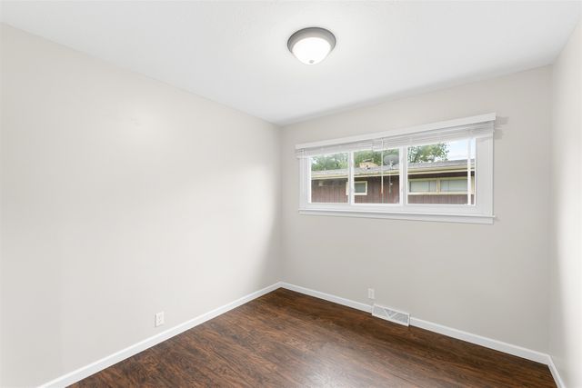 16 N Eastborough Rd, Salina, KS 67401