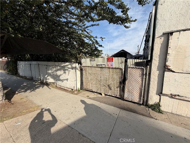 8226 S Main, Los Angeles, CA 90003