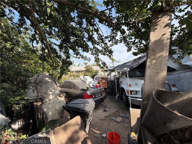 8226 S Main, Los Angeles, CA 90003