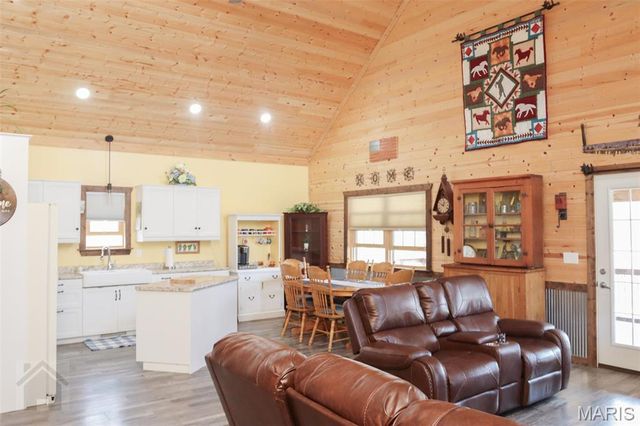 15785 Commander Drive, Dixon, MO 65459