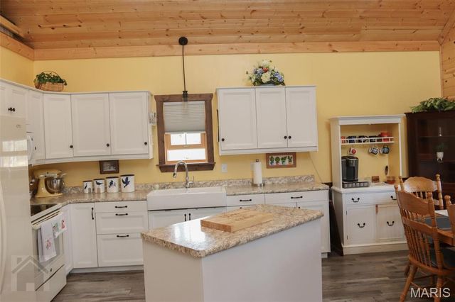 15785 Commander Drive, Dixon, MO 65459