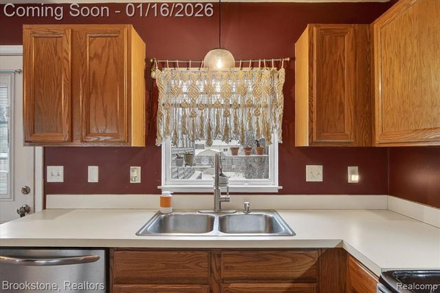 875 Adelaide Drive, Wolverine Lake, MI 48390