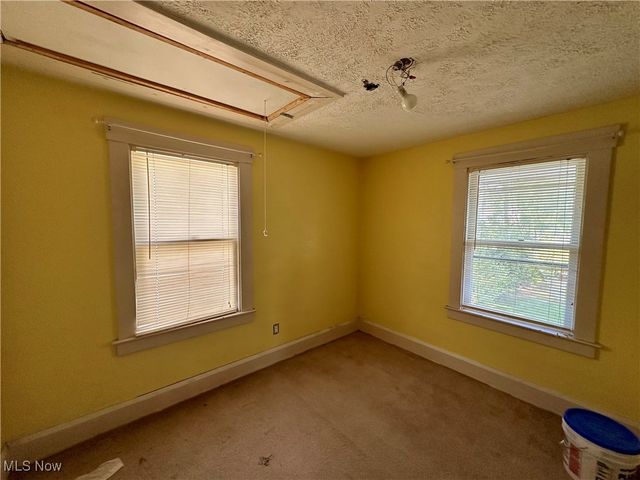 328 Oak Knoll Avenue, Newton Falls, OH 44444