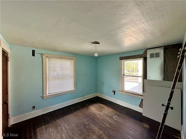 328 Oak Knoll Avenue, Newton Falls, OH 44444