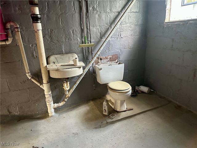 328 Oak Knoll Avenue, Newton Falls, OH 44444