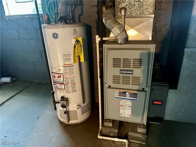 328 Oak Knoll Avenue, Newton Falls, OH 44444