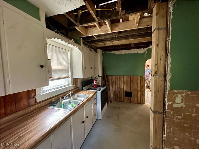 328 Oak Knoll Avenue, Newton Falls, OH 44444