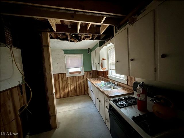 328 Oak Knoll Avenue, Newton Falls, OH 44444