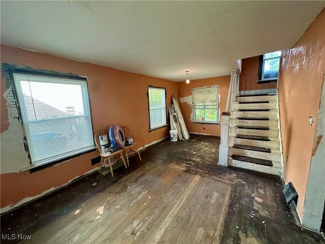 328 Oak Knoll Avenue, Newton Falls, OH 44444