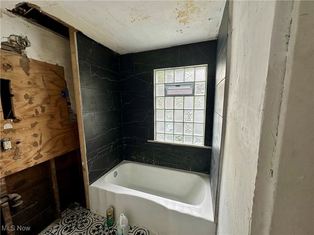 328 Oak Knoll Avenue, Newton Falls, OH 44444