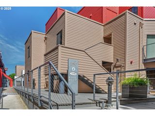 1040 Nw NAITO Pkwy O-10, Portland, OR 97209