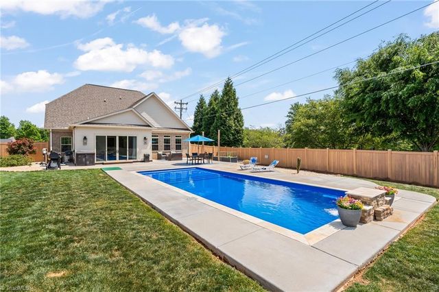 109 Essex Farm Road, Advance, NC 27006