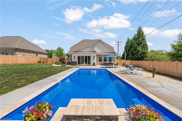 109 Essex Farm Road, Advance, NC 27006