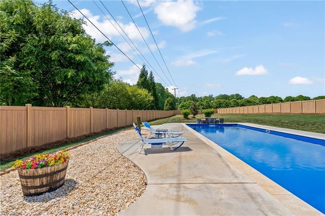 109 Essex Farm Road, Advance, NC 27006