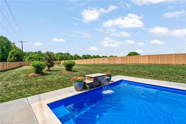 109 Essex Farm Road, Advance, NC 27006