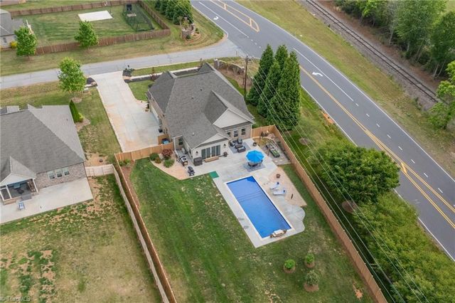 109 Essex Farm Road, Advance, NC 27006