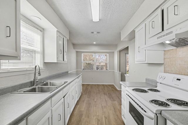 125 Roundtree Drive, Crowley, TX 76036