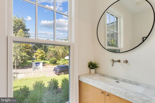 999 N TUCKAHOE ST, Falls Church, VA 22046