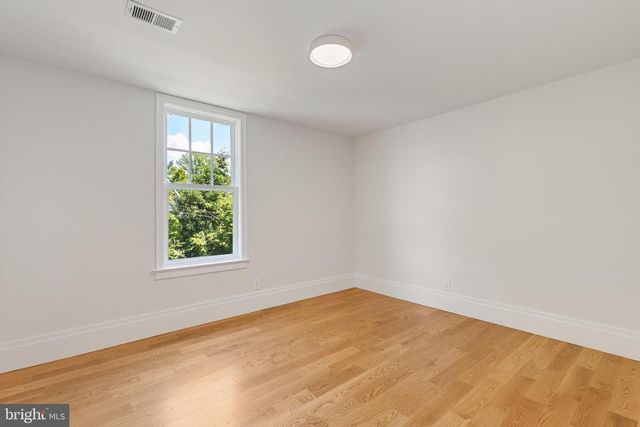 999 N TUCKAHOE ST, Falls Church, VA 22046