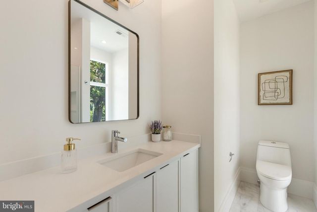 999 N TUCKAHOE ST, Falls Church, VA 22046
