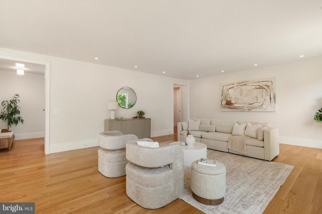 999 N TUCKAHOE ST, Falls Church, VA 22046