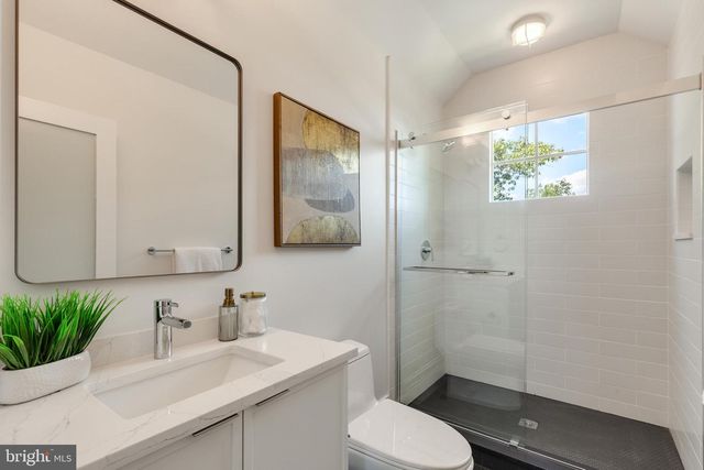 999 N TUCKAHOE ST, Falls Church, VA 22046