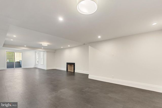 999 N TUCKAHOE ST, Falls Church, VA 22046