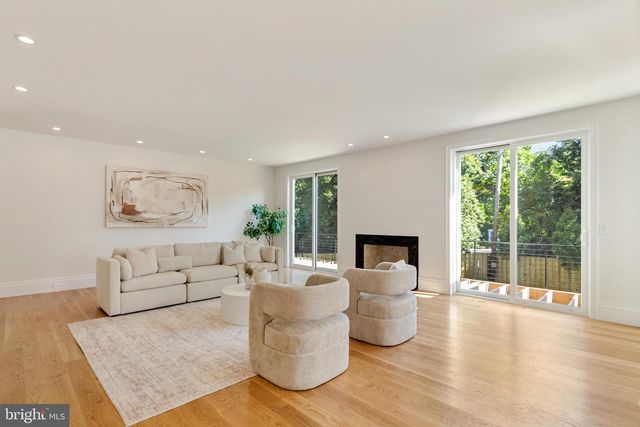 999 N TUCKAHOE ST, Falls Church, VA 22046