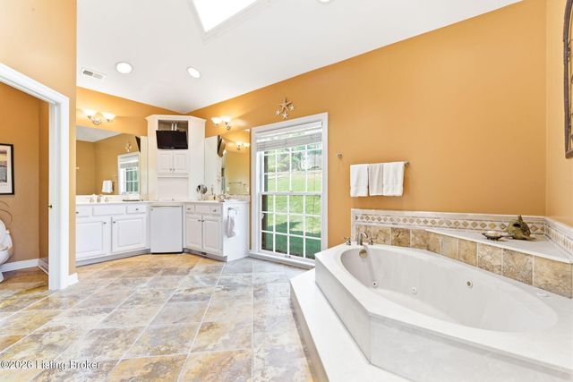 2778 Maple Rd, Louisville, KY 40205