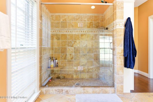 2778 Maple Rd, Louisville, KY 40205