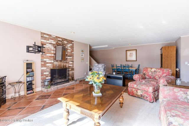 2778 Maple Rd, Louisville, KY 40205