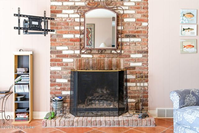 2778 Maple Rd, Louisville, KY 40205