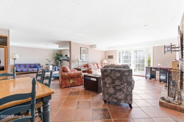 2778 Maple Rd, Louisville, KY 40205