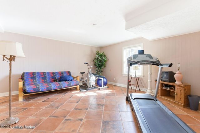 2778 Maple Rd, Louisville, KY 40205